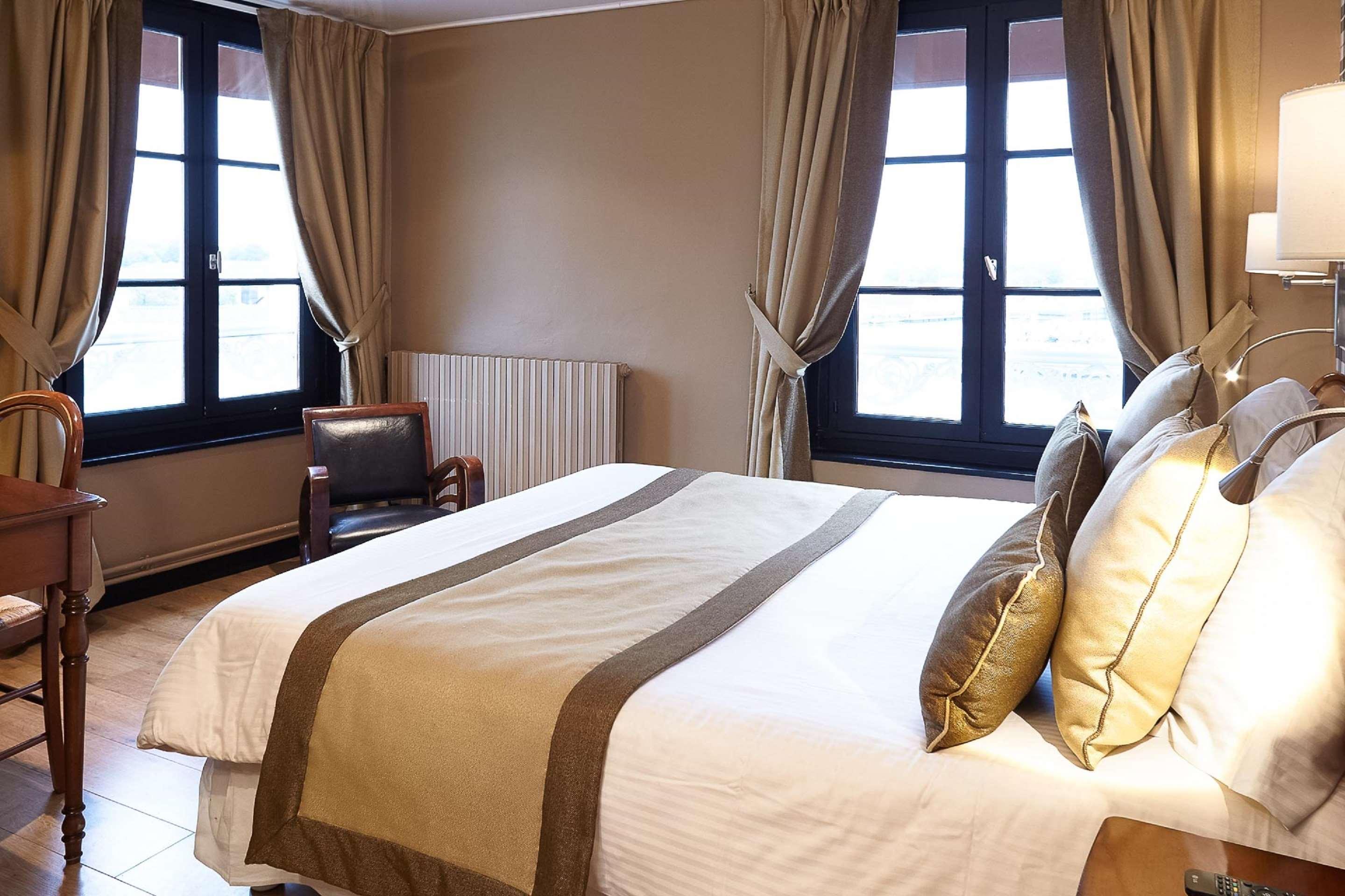 Best Western Le Cheval Blanc -Vue Sur Le Port-Plein Centre Ville Honfleur Zewnętrze zdjęcie