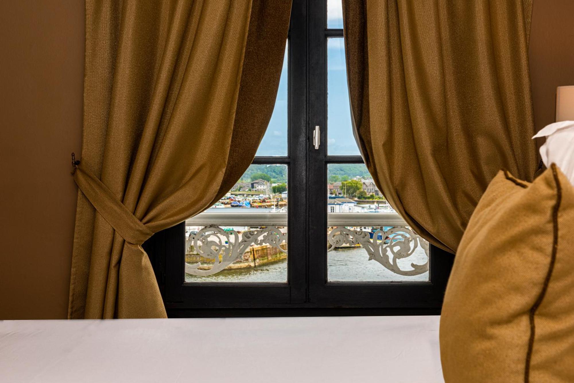 Best Western Le Cheval Blanc -Vue Sur Le Port-Plein Centre Ville Honfleur Zewnętrze zdjęcie