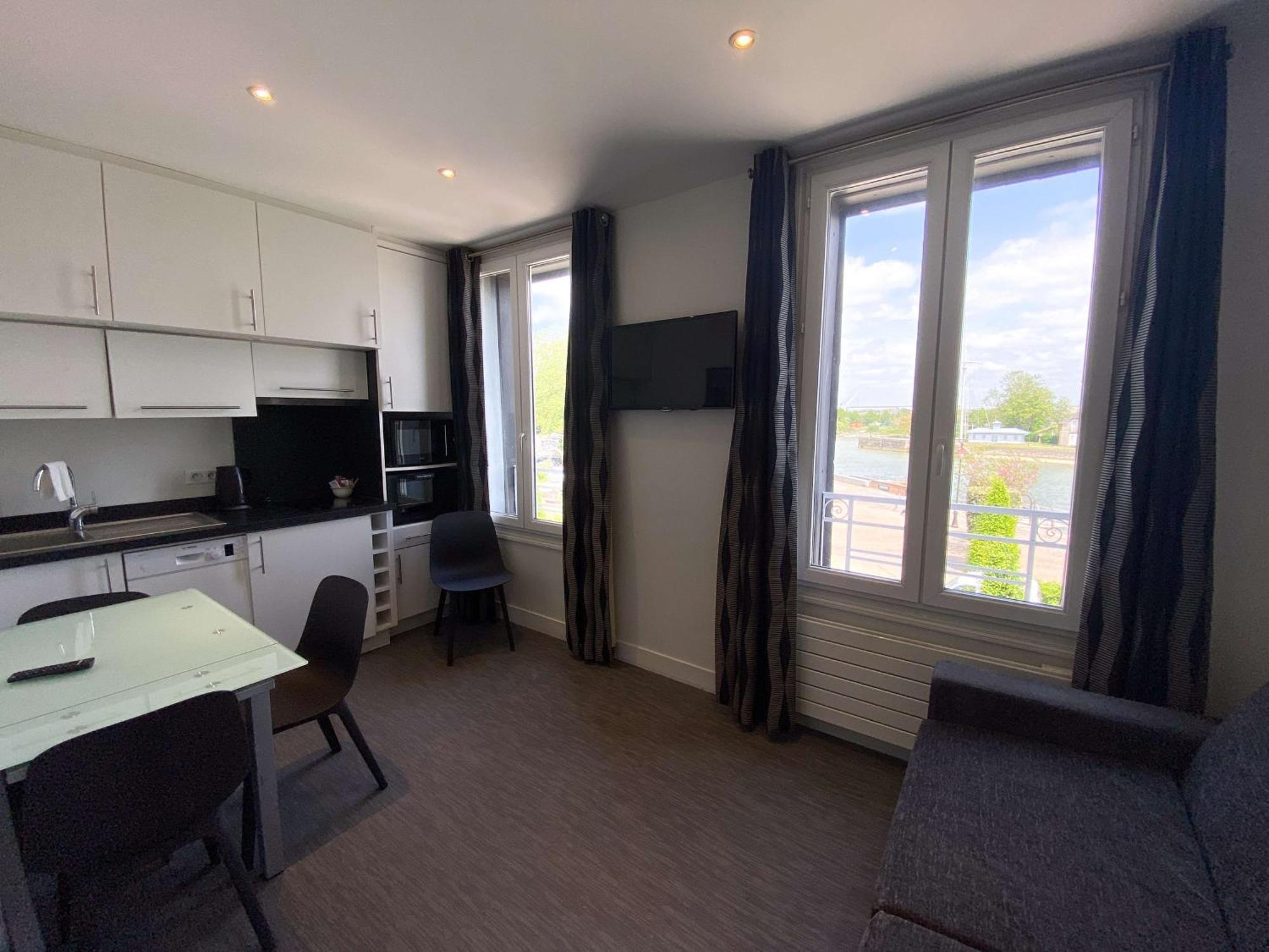 Best Western Le Cheval Blanc -Vue Sur Le Port-Plein Centre Ville Honfleur Zewnętrze zdjęcie