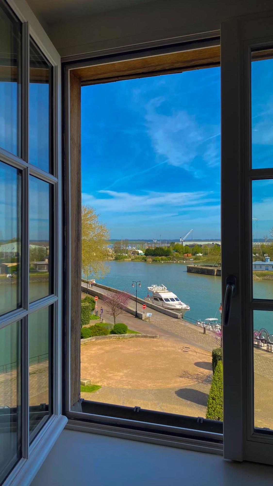 Best Western Le Cheval Blanc -Vue Sur Le Port-Plein Centre Ville Honfleur Zewnętrze zdjęcie